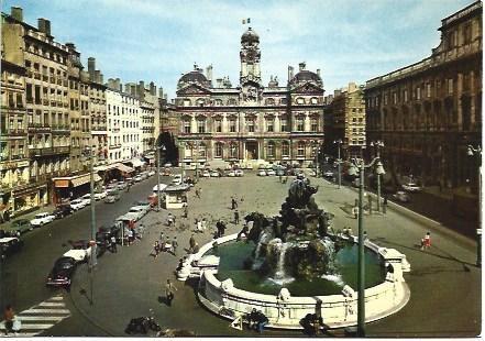 POSTAL L00600: Plaza en Lyon