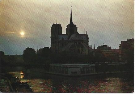 POSTAL L00114: Anochecer sobre Notre Dame de Paris