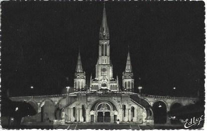 POSTAL L00131: Basilica de Lourdes iluminada