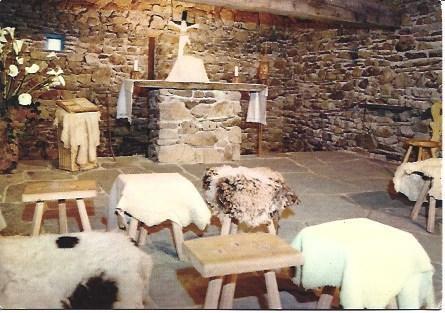 POSTAL L00052: Interior de la capilla de Santa Bernadette en Lourdes
