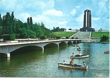 POSTAL L00328: Parque de la Libertad en Bucarest, Rumania