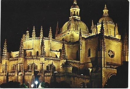 POSTAL L00319: La catedral de Segovia, iluminada