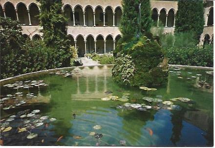 POSTAL L00242: Surtidor del claustro de Santa Maria de Pedralbes, Barcelona