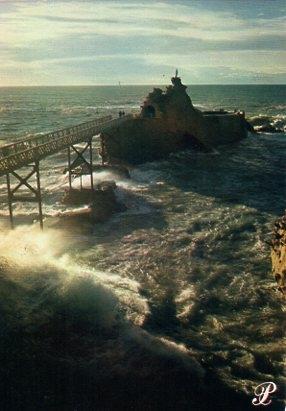 POSTAL PV00163: Effects de vagues sur le Rocher de la Vierge, Biarritz