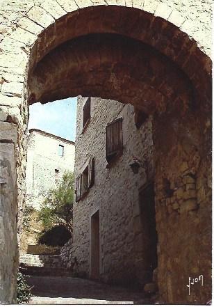 POSTAL L00735: Puerta fortificada en Greoux Les Bains, Francia
