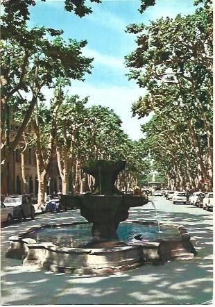 POSTAL L00798: Fontain des Neuf Canons en Aix en Provence, Francia