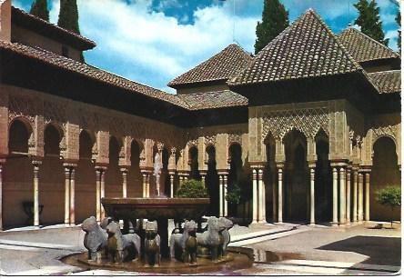 POSTAL L01047: Vista parcial del Patio de los Leones en la Alhambra de Granada