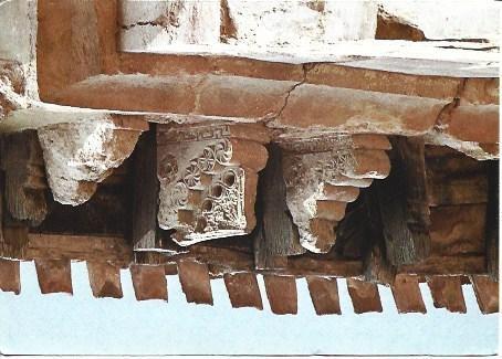 POSTAL L01033: Canecillos de modillones del Monasterio de San Millan de Suso