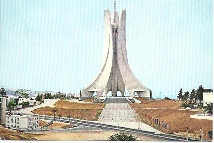 POSTAL L02252: Memorial a los Martires en El Madania, Argelia