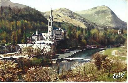 POSTAL L02254: Lourdes. Vista de la Basilica