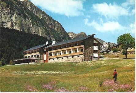 POSTAL L02284: Complejo residencial Los Abetos en Lleida