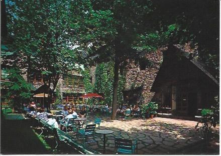 POSTAL L02128: Caldes de Boi, patio del hotel Caldes