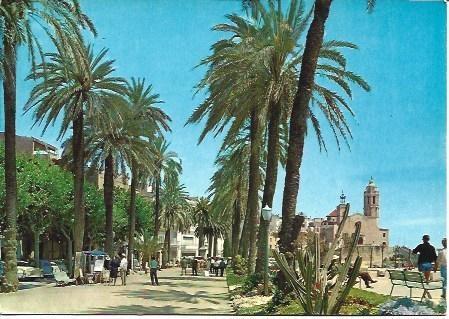 POSTAL L02155: Paseo y jardines de Sitges
