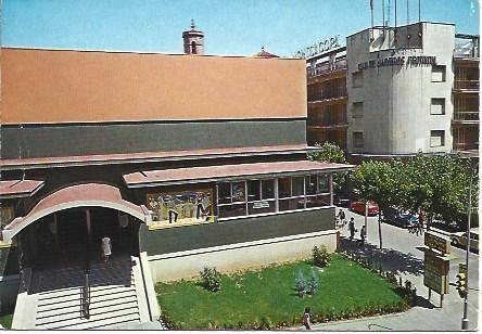 POSTAL L02524: Plaza del Mercado en Olot