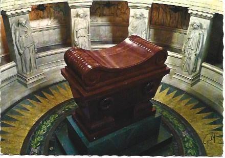 POSTAL L02481: Tumba de Napoleon en Paris