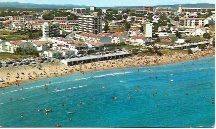 POSTAL L01787: Playa de Riells en L'Escala. Vista aerea