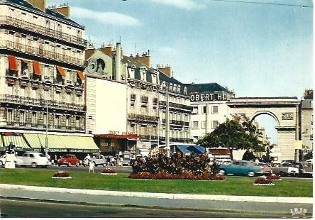 POSTAL L01981: Plaza Darcy en Dijon, Francia