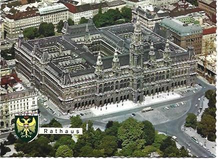 POSTAL L01961: Vista aerea del Ayuntamiento de Viena, Austria