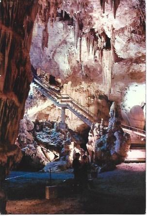 POSTAL L02038: Escalera de la Sala de la Cascada de la Cueva de Nerja
