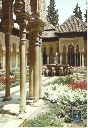 POSTAL L01910: Columnas del Patio de los Leones en la Alhambra de Granada