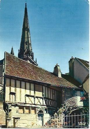 POSTAL L01880: Casa tipica de Autun