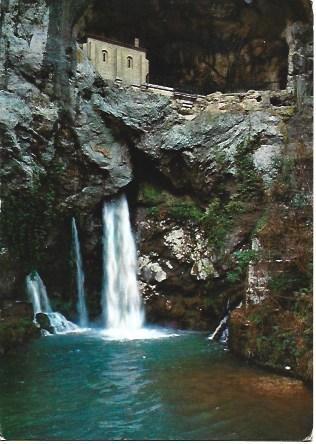 POSTAL L01900: Gruta de la Virgen en Covadonga