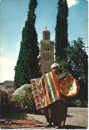 POSTAL L03315: Vendedor de alfombras en Marraquesh