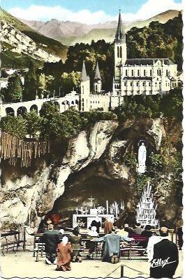POSTAL L02750: Lourdes. La gruta y la basilica