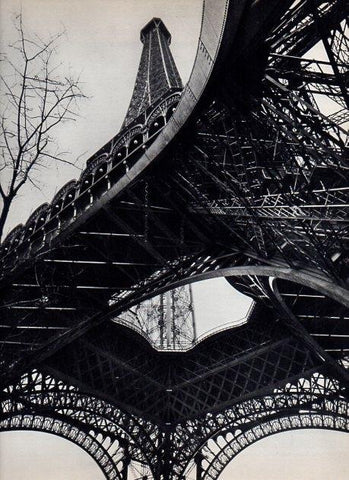 LAMINA V11415: La torre Eiffel vista desde el suelo