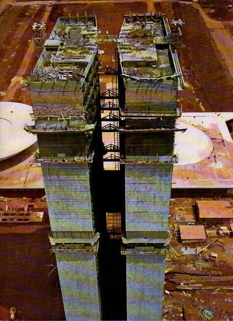 LAMINA V11458: Construccion del edificio del Congreso en Brasilia, Brasil