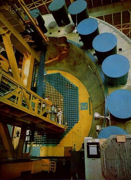 LAMINA V11448: Carga del reactor G 2 en Marcoule, Francia