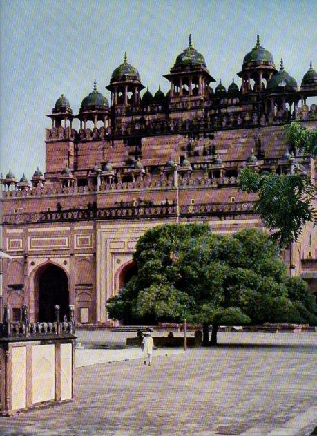 LAMINA V11392: Patio de la mezquita en Fatpur-Sikri, India