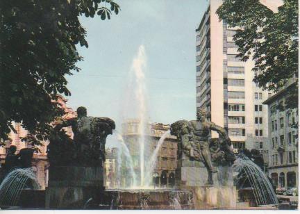 Postal E06793: Torino. Piazza Solferino e Fontana Angelica