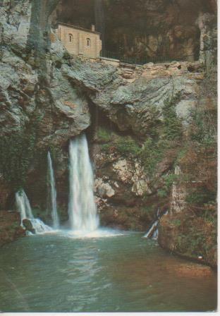Postal E06776: Covadonga.Gruta de la Virgen y cascada