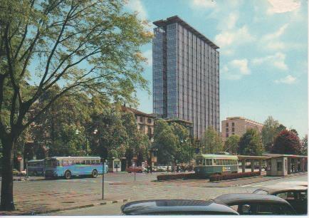 Postal E06805: Torino. Piazza XVIII Dicembre e nuovo grattacielo R.A.I.