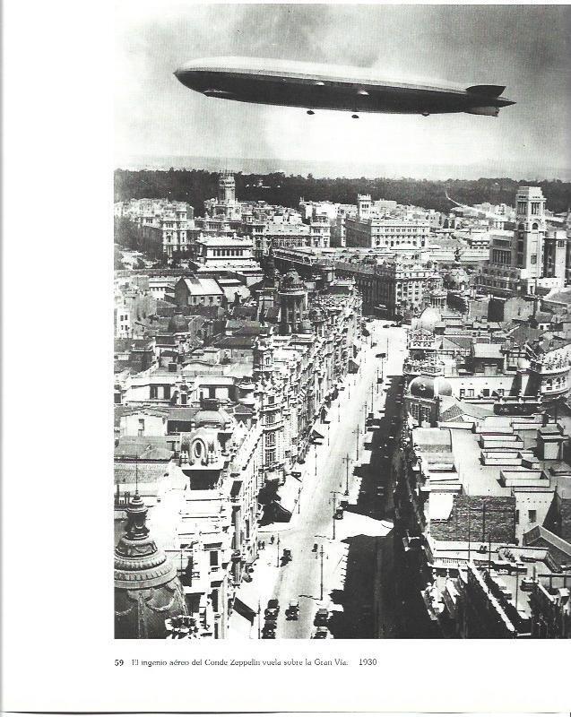 LAMINA 31534: Zeppeling sobre la Gran Via de Madrid en 1930