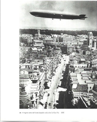 LAMINA 31534: Zeppeling sobre la Gran Via de Madrid en 1930