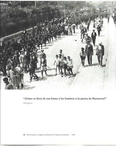 LAMINA 31515: Estacion de Atocha, hombres yendose a la guerra de Marruecos en 1921