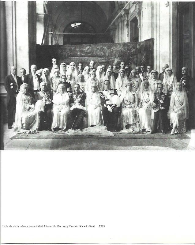 LAMINA 31526: Boda de Isabel de Borbon en el Palacio Real en 1928