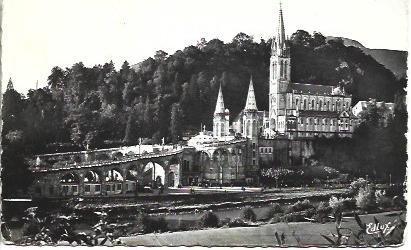 POSTAL L03871: Vista de la Basilica de Lourdes