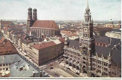 POSTAL L03621: Munich. Ayuntamiento e Iglesia de Nuestra Señora