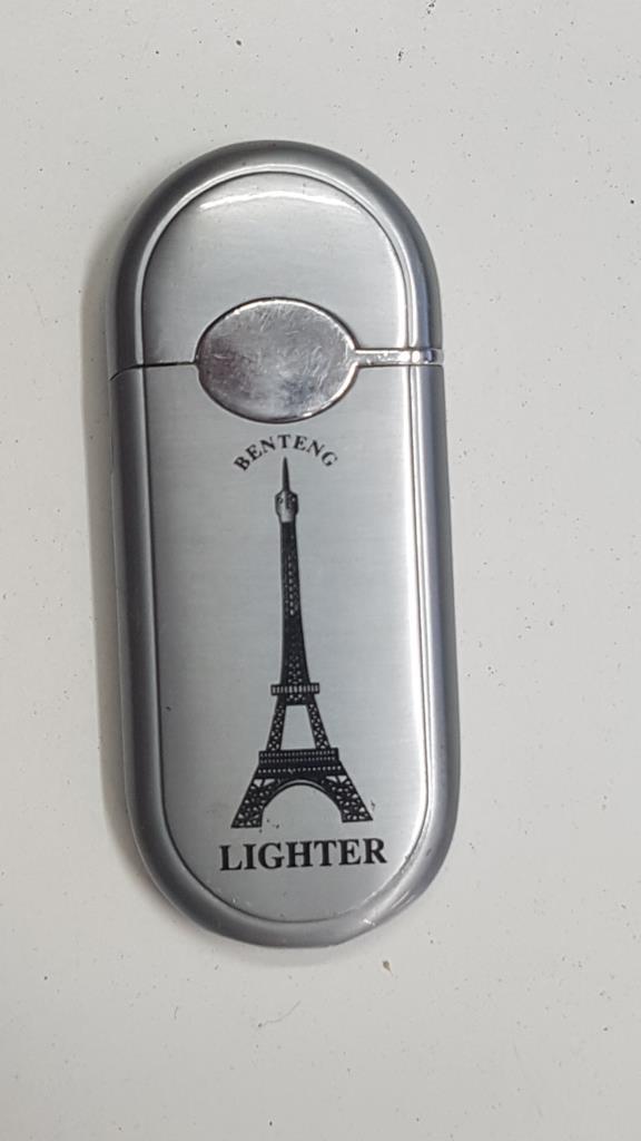 Mechero: tipo zippo con dibujo de la Torre Eiffel