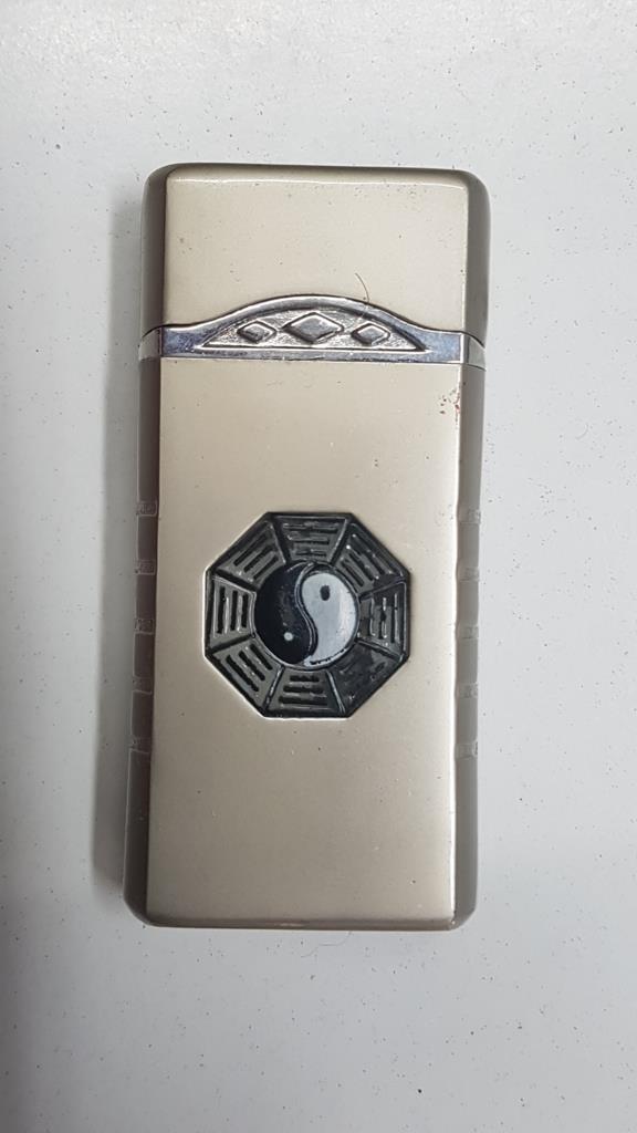 Mechero: tipo zippo con dibujo del Yin Yang