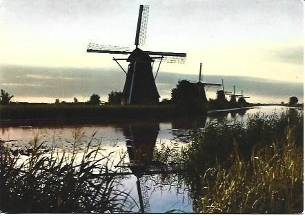 POSTAL L04189: Molinos en Kinderdijk, Holanda
