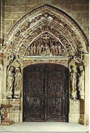 POSTAL L04154: Puerta del claustro en Burgos