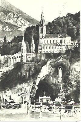 POSTAL L04281: Lourdes, basilica y gruta