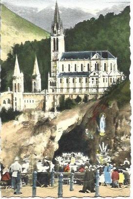POSTAL L04226: Gruta y Basilica de Lourdes