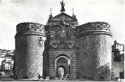 POSTAL L04250: Puerta de Bisagra en Toledo