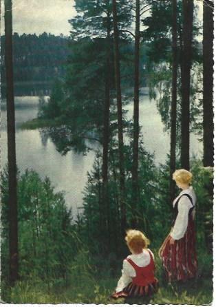 POSTAL L04553: Mujeres en bosque de Finlandia