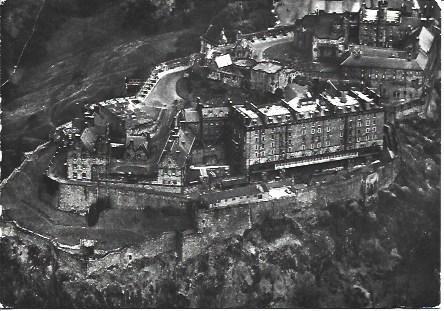 POSTAL L04606: Vista aerea del Castillo de Edinburgo